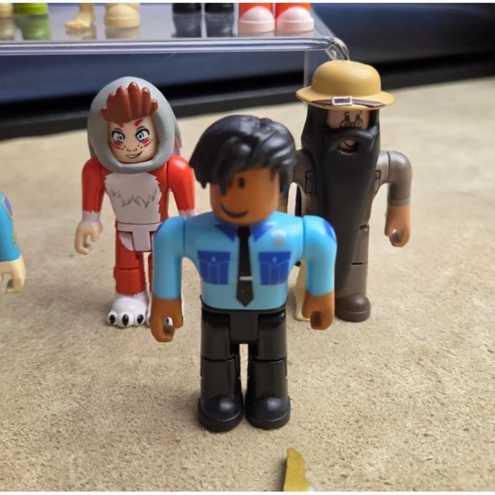 ROBLOX Action Figures, Mixed Lot of 19 Characters plus - No Codes (Lot B)
